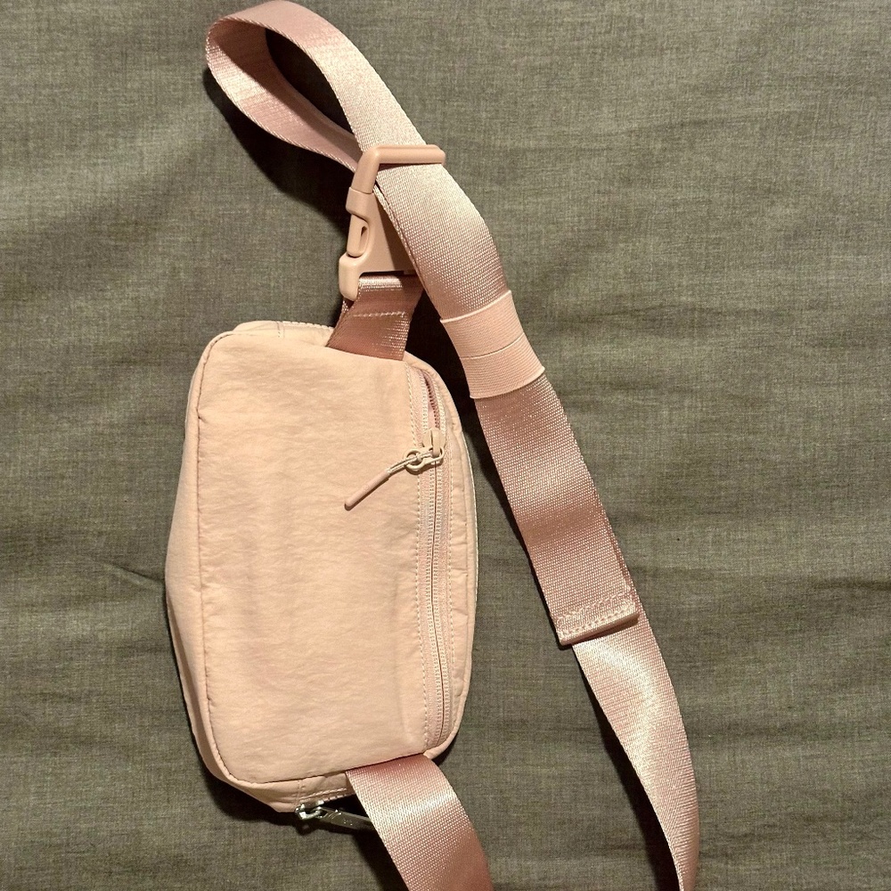 Lululemon Everywhere Belt Bag 1L